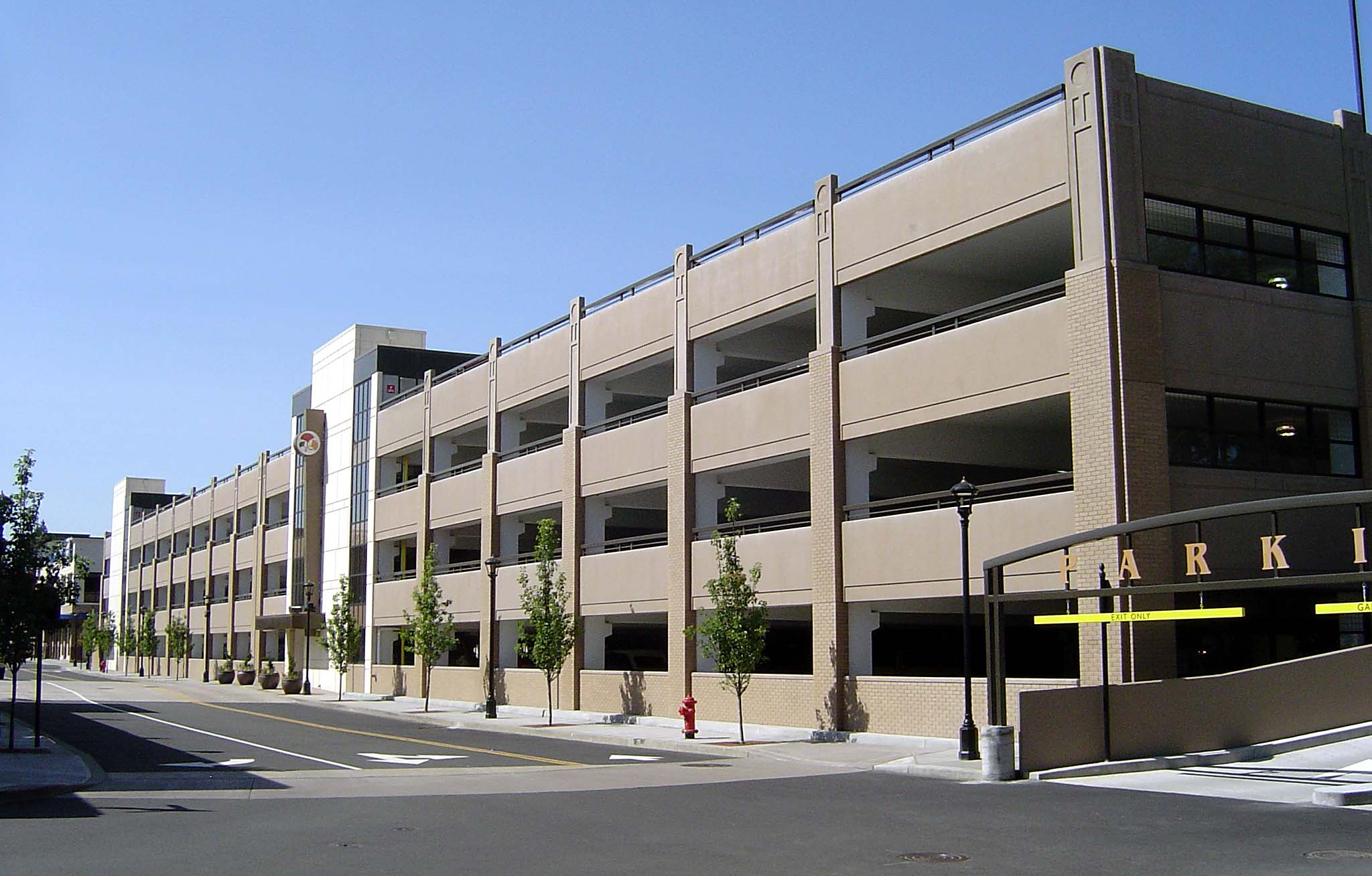 Hotel parking structure concrete construction in Addison, TX