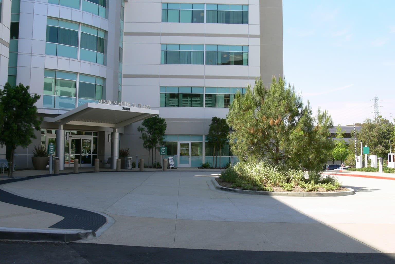 Medical plaza driveway and parking area in Carrollton, TX